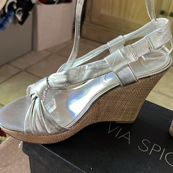 Charles by Charles David Silvertone Platform Wedge Sz 7 1/2 - Picture 8 of 15